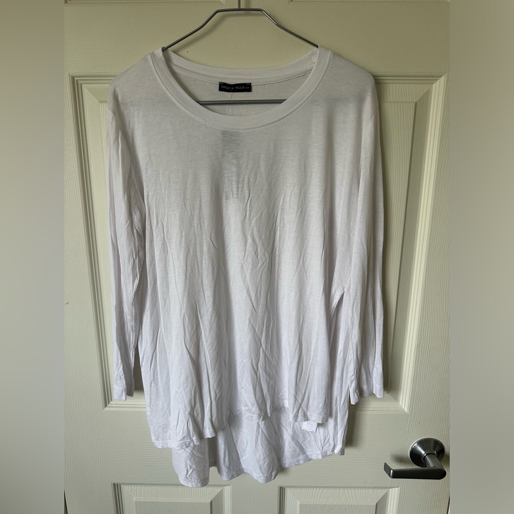 NALLY & MILLIE  White Long-Sleeve Scoop Neck Top.